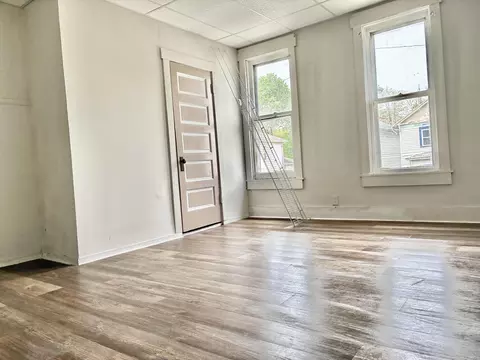 Living - 227 E Northern Ave, Springfield, OH 45503 photo 4 of 6
