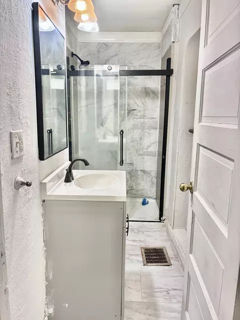 Bath - 227 E Northern Ave, Springfield, OH 45503 photo 1 of 3