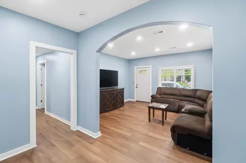 Entry Way - 102 S Freeman St, Springfield, OH 45505 photo 4 of 16