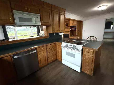 Kitchen - 7049 Ohio 707, Mendon, OH 45862 photo 3 of 5