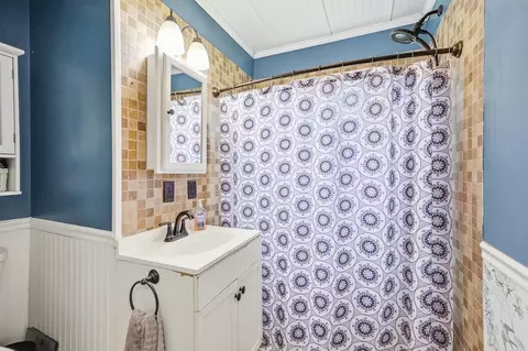 Bath - 39 Oaksmere Rd, Springfield, OH 45503 photo 1 of 3