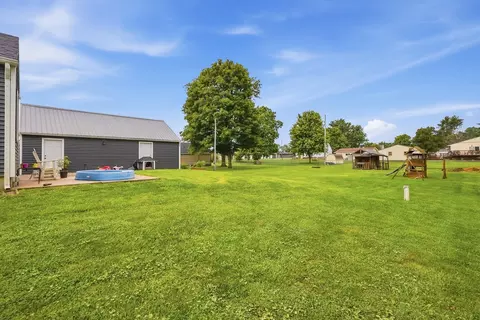 Exterior - 39 Oaksmere Rd, Springfield, OH 45503 photo 7 of 8
