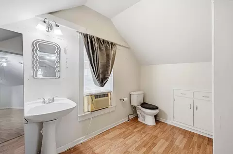 Bath - 39 Oaksmere Rd, Springfield, OH 45503 photo 2 of 3