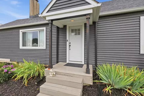 Exterior - 39 Oaksmere Rd, Springfield, OH 45503 photo 2 of 8