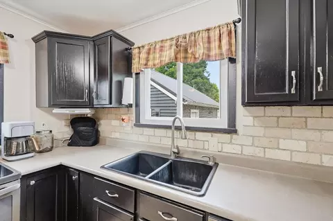 Kitchen - 39 Oaksmere Rd, Springfield, OH 45503 photo 3 of 3