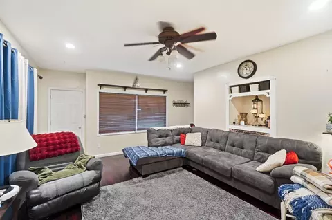 Living - 1310 Texas Ave, Springfield, OH 45505 photo 3 of 3