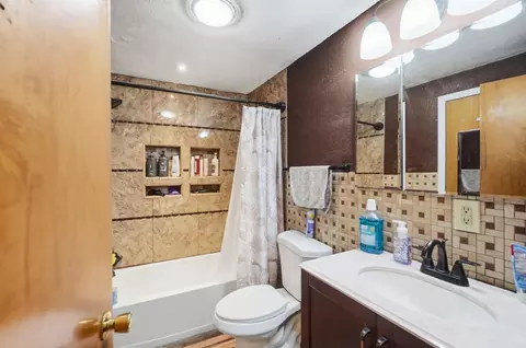 Bath - 1310 Texas Ave, Springfield, OH 45505 photo 4 of 5