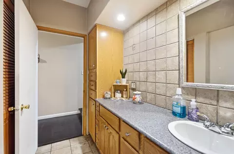Bath - 1310 Texas Ave, Springfield, OH 45505 photo 2 of 5