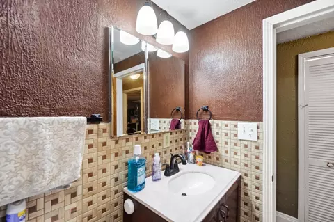 Bath - 1310 Texas Ave, Springfield, OH 45505 photo 5 of 5