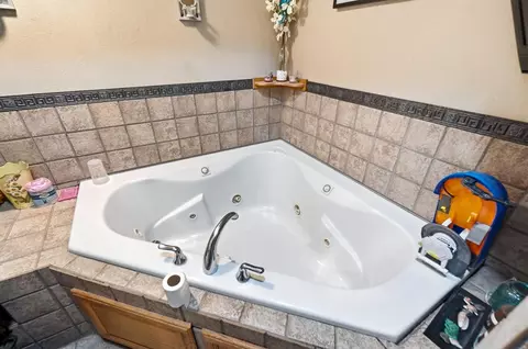 Bath - 1310 Texas Ave, Springfield, OH 45505 photo 3 of 5