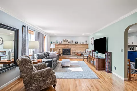 Living - 4179 Upper Valley Pike, Springfield, OH 45502 photo 1 of 2