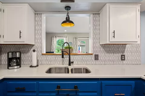 Kitchen - 4179 Upper Valley Pike, Springfield, OH 45502 photo 2 of 3