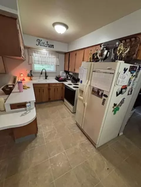 Kitchen - 419 Riverside Dr, Sidney, OH 45365 photo 1 of 2