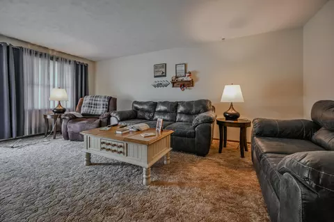 Living - 3051 Argonne Ln, Springfield, OH 45503 photo 3 of 3
