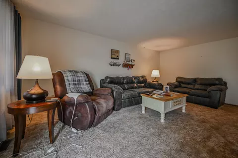 Living - 3051 Argonne Ln, Springfield, OH 45503 photo 1 of 3