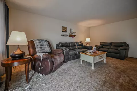 Living - 3051 Argonne Ln, Springfield, OH 45503 photo 2 of 3