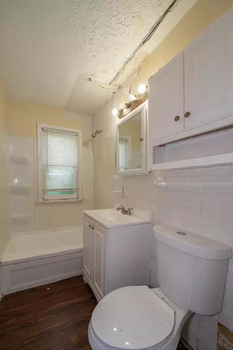 Bath - 345 E Bruce Ave, Dayton, OH 45405 photo 2 of 2