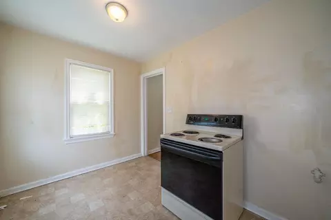 Entry Way - 345 E Bruce Ave, Dayton, OH 45405 photo 2 of 2
