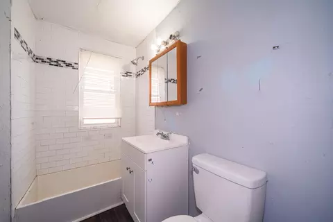 Bath - 333 E Bruce Ave, Dayton, OH 45405 photo 1 of 2
