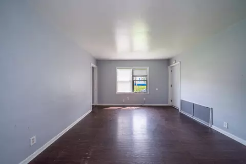 Living - 333 E Bruce Ave, Dayton, OH 45405 photo 3 of 4