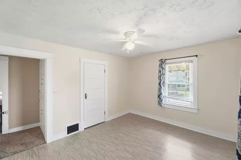 Bedroom - 450 E Cassilly St, Springfield, OH 45503 photo 7 of 10