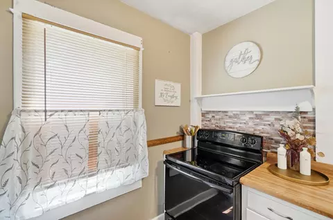 Kitchen - 450 E Cassilly St, Springfield, OH 45503 photo 1 of 5