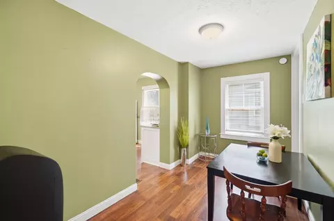 Entry Way - 450 E Cassilly St, Springfield, OH 45503 photo 5 of 14