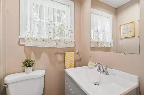 Bath - 450 E Cassilly St, Springfield, OH 45503 photo 1 of 4