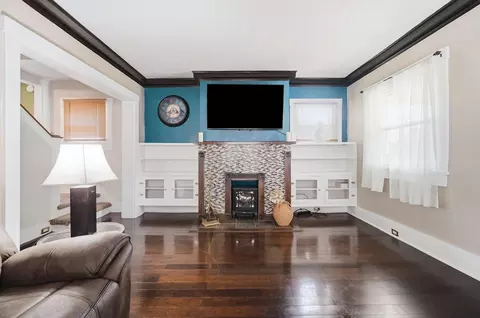 Living - 450 E Cassilly St, Springfield, OH 45503 photo 2 of 2