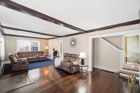 Living - 450 E Cassilly St, Springfield, OH 45503 photo 1 of 2