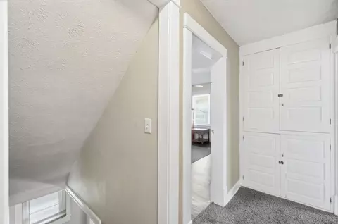 Entry Way - 450 E Cassilly St, Springfield, OH 45503 photo 10 of 14