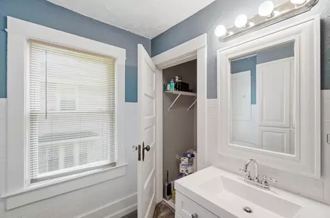 Bath - 450 E Cassilly St, Springfield, OH 45503 photo 4 of 4