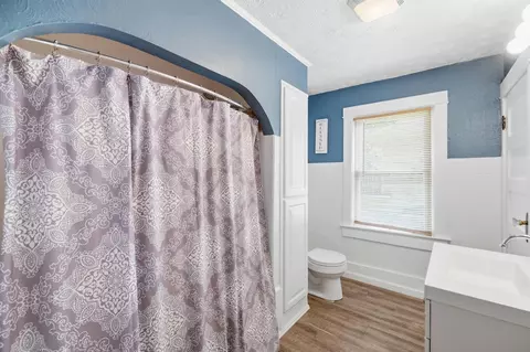 Bath - 450 E Cassilly St, Springfield, OH 45503 photo 2 of 4