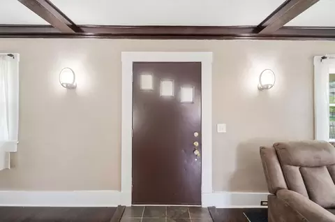 Entry Way - 450 E Cassilly St, Springfield, OH 45503 photo 3 of 14