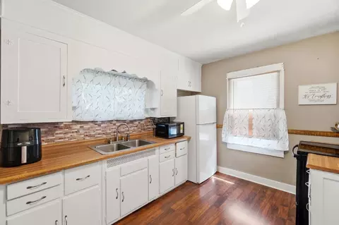 Kitchen - 450 E Cassilly St, Springfield, OH 45503 photo 3 of 5