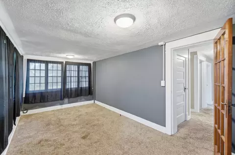 Entry Way - 450 E Cassilly St, Springfield, OH 45503 photo 11 of 14