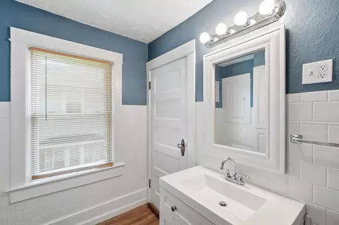 Bath - 450 E Cassilly St, Springfield, OH 45503 photo 3 of 4