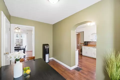 Entry Way - 450 E Cassilly St, Springfield, OH 45503 photo 4 of 14
