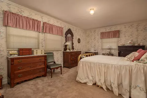 Bedroom - 1971 Oak Knoll Dr, Springfield, OH 45504 photo 2 of 3