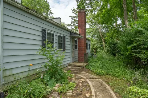 Exterior - 1971 Oak Knoll Dr, Springfield, OH 45504 photo 4 of 12