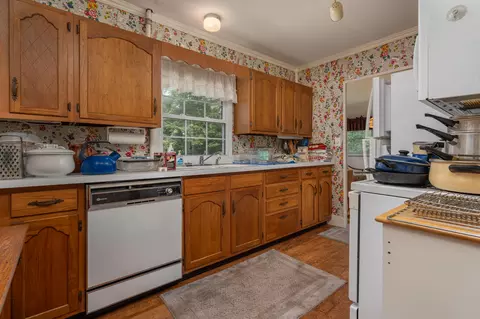Kitchen - 1971 Oak Knoll Dr, Springfield, OH 45504 photo 1 of 3