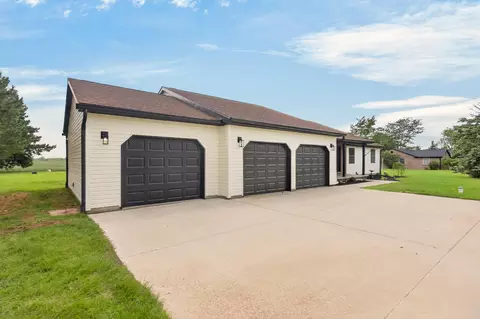 Exterior - 17212 Sharp Rd, Sidney, OH 45365 photo 4 of 10