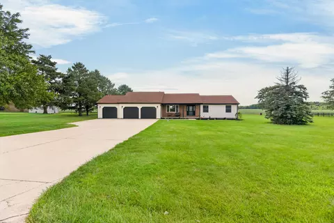 Exterior - 17212 Sharp Rd, Sidney, OH 45365 photo 2 of 10