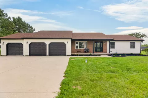 Exterior - 17212 Sharp Rd, Sidney, OH 45365 photo 3 of 10