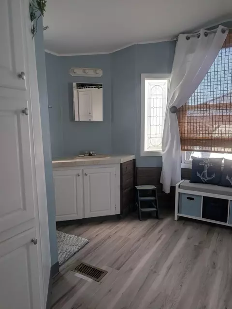 Bath - 11355 Cooper Ave, Lakeview, OH 43331 photo 1 of 7