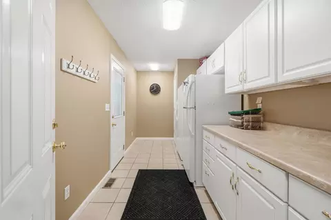 Entry Way - 3144 Lark Ln, Springfield, OH 45502 photo 2 of 6