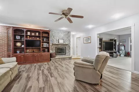 Living - 3144 Lark Ln, Springfield, OH 45502 photo 3 of 11