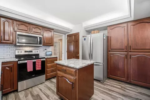 Kitchen - 3144 Lark Ln, Springfield, OH 45502 photo 5 of 7