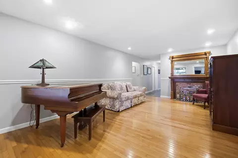Living - 3144 Lark Ln, Springfield, OH 45502 photo 11 of 11