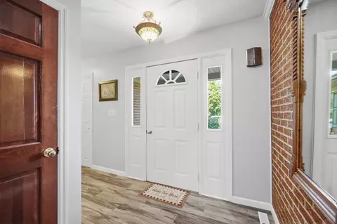 Entry Way - 3144 Lark Ln, Springfield, OH 45502 photo 1 of 6